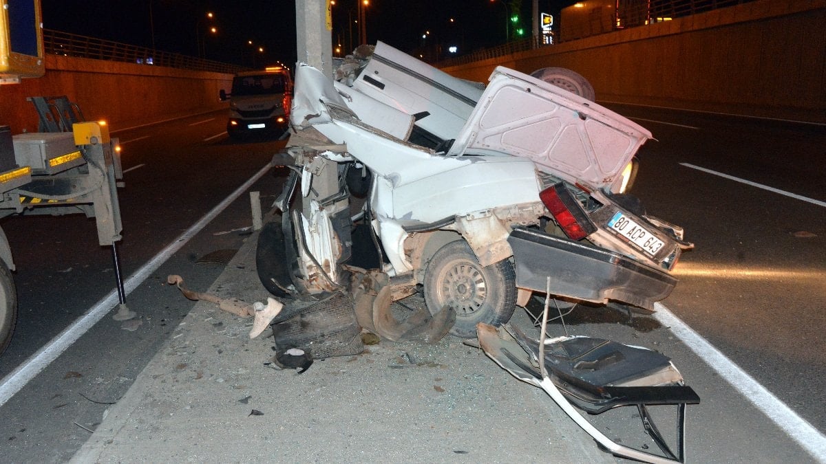 Kahramanmaraş'ta ikiye katlanan otomobilden yaralı çıktılar