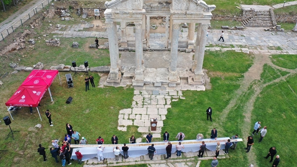 Aydın'da gastronomi kültürü, 14 metre uzunluğundaki pideyle tanıtıldı