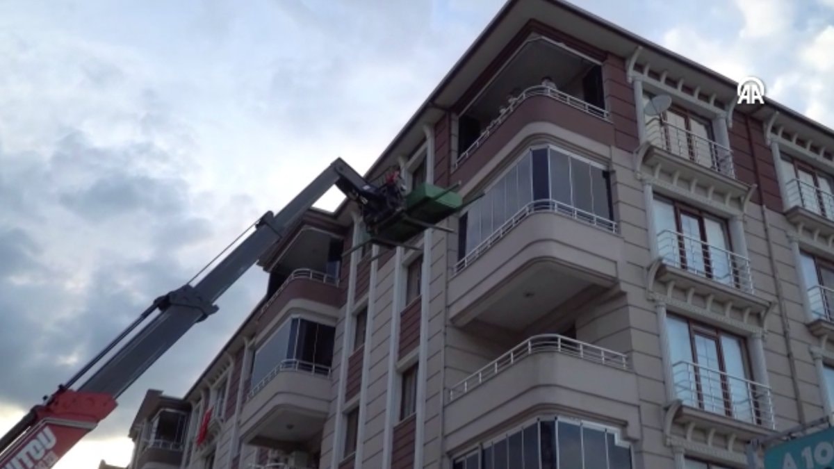 Çorum'da 250 kilo ağırlığındaki cenaze forkliftle indirildi