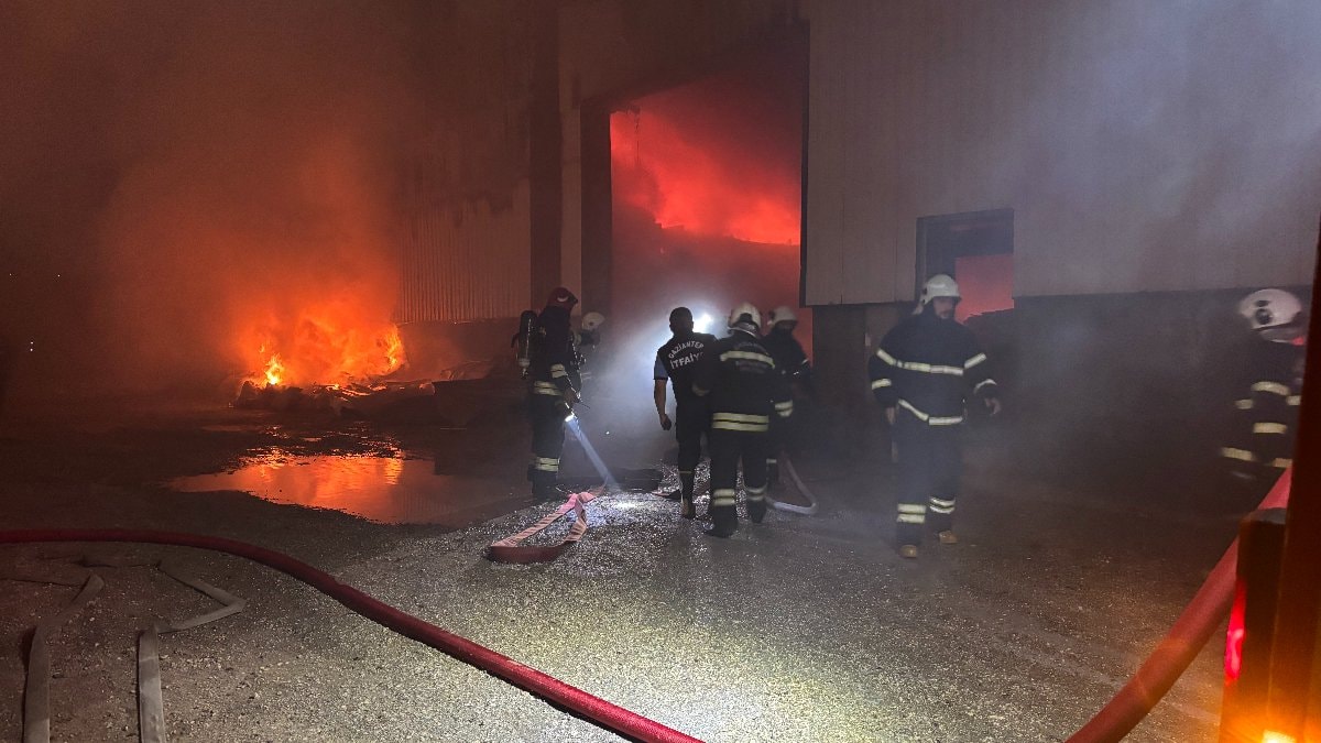 Gaziantep'te mobilya fabrikasında yangın