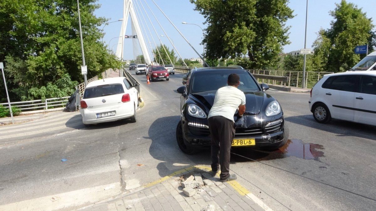 Antalya'da alt geçidi kullanmayan araç, kazaya neden oldu
