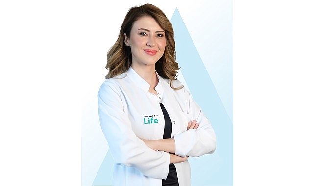 Aynada Gördüğünüz Kırışıklıkların Gerçek Nedeni Yaşlılık Değil!