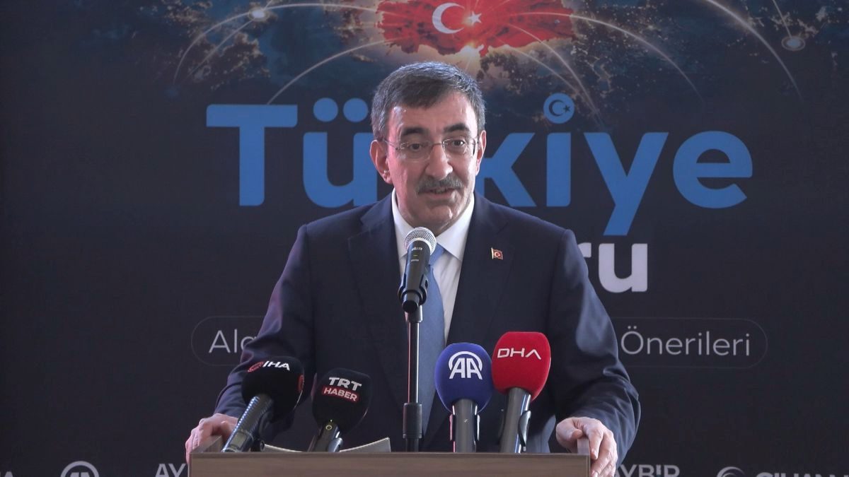 Cevdet Yılmaz: Ekonomik olarak dünyadan 1,8 puan daha yüksek bir hızla büyümüşüz