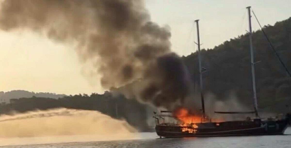 Göcek açıklarında tekne yandı, yolcular ve mürettebat tahliye edildi