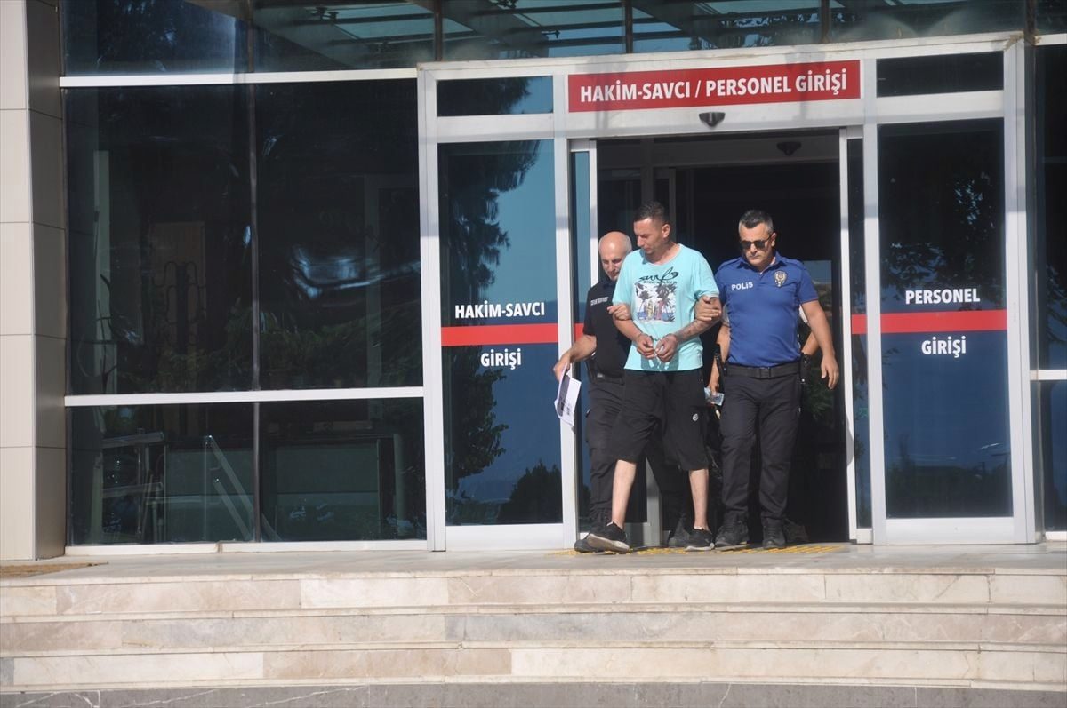 İzmir'de iş yerini kundakladığı iddia edilen şüpheli tutuklandı