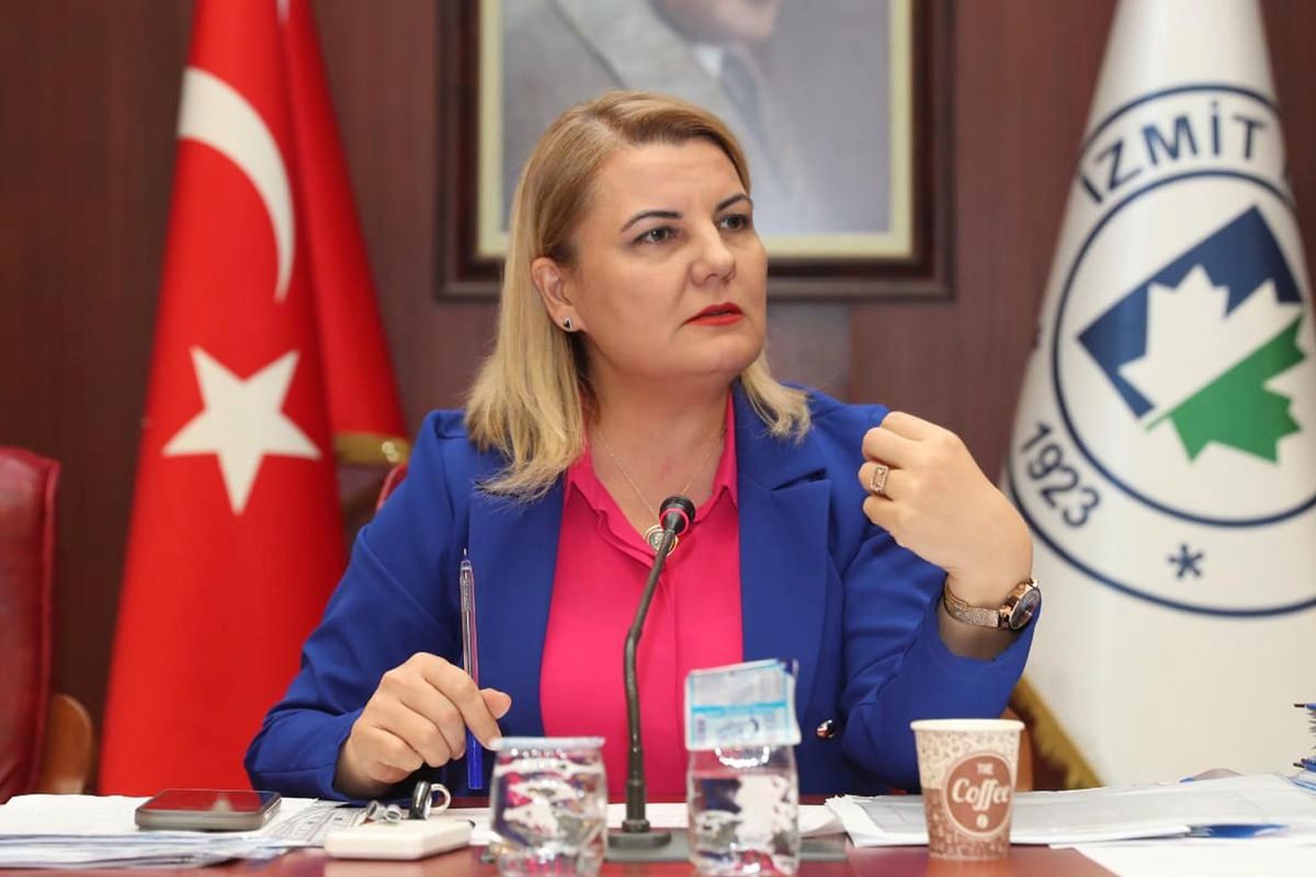 İzmit Belediyesi'ne operasyon! Başkan Fatma Kaplan Hürriyet ve eşi gözaltına alındı