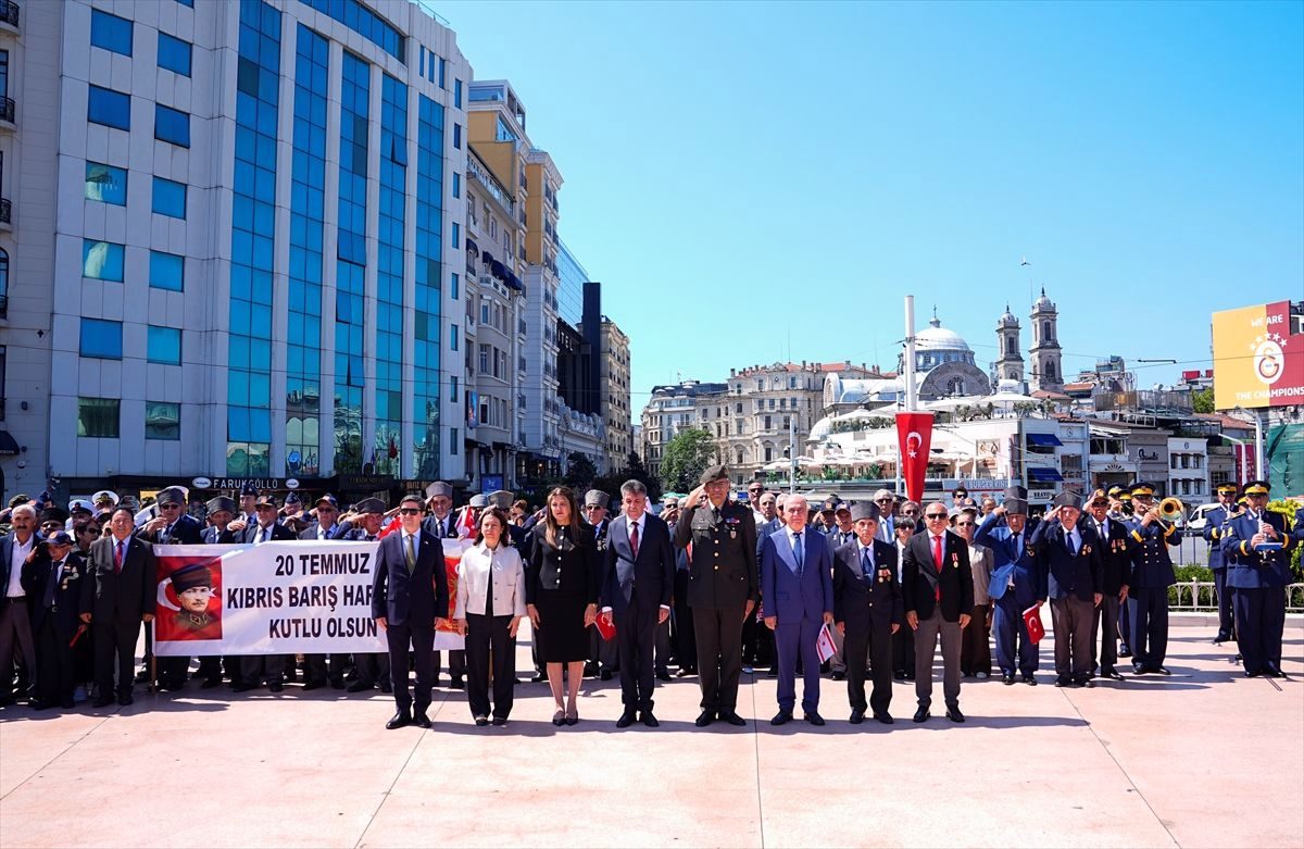 KKTC'nin 20 Temmuz Bayramı İçin Taksim'de Tören