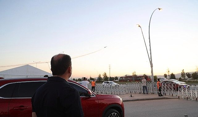 Başkan Altay, Konya Bilim Festivali'nde Türk Yıldızları'nın Muhteşem Gösterisini Vatandaşla Birlikte İzledi