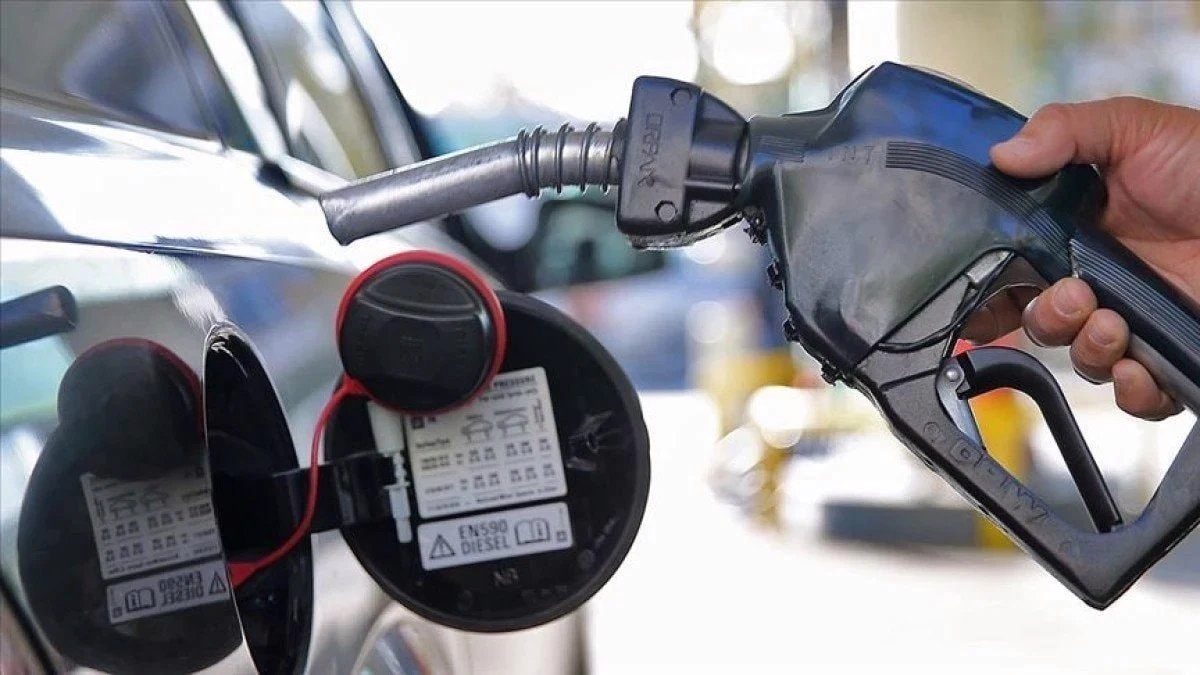 Benzine 1,56 lira zam: Pompa fiyatlarına yansıdı