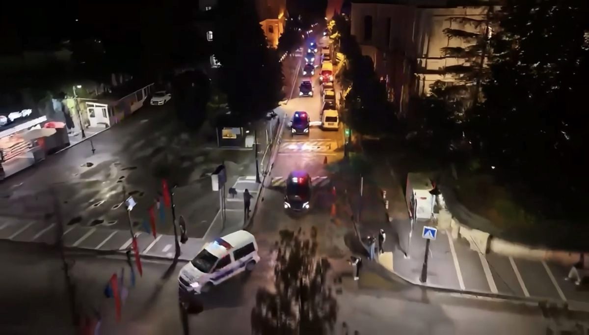 Beşiktaş'ta Drone Destekli Huzur Uygulaması: 5 Aranan Şahıs Yakalandı, 26 Araca 209 Bin Lira Ceza