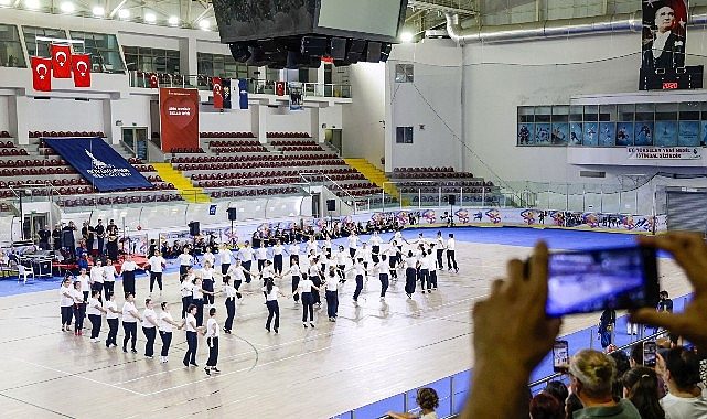 Büyükşehir'in Balkan dansları kursunda coşkulu final