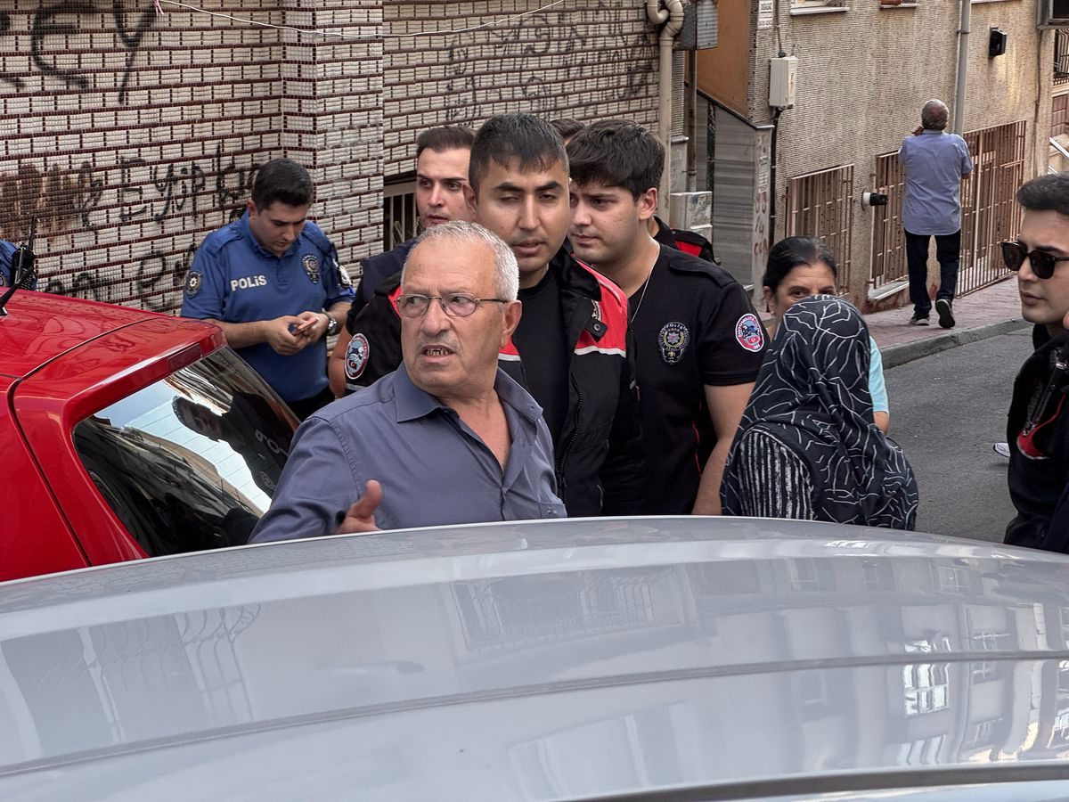 Düğün Konvoyunda Korkutan Kaza: Damadın Amcası Binaya Çarptı, 1 Yaralı