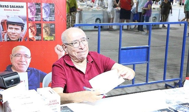 Edremit Kitap Fuarı'nda beşinci gün; Demokrasi, tarih, edebiyat ve tiyatro aynı sahneye taşındı