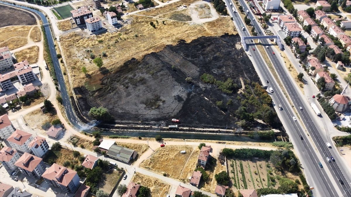 Eskişehir'de otluk yangın kısa sürede söndürüldü