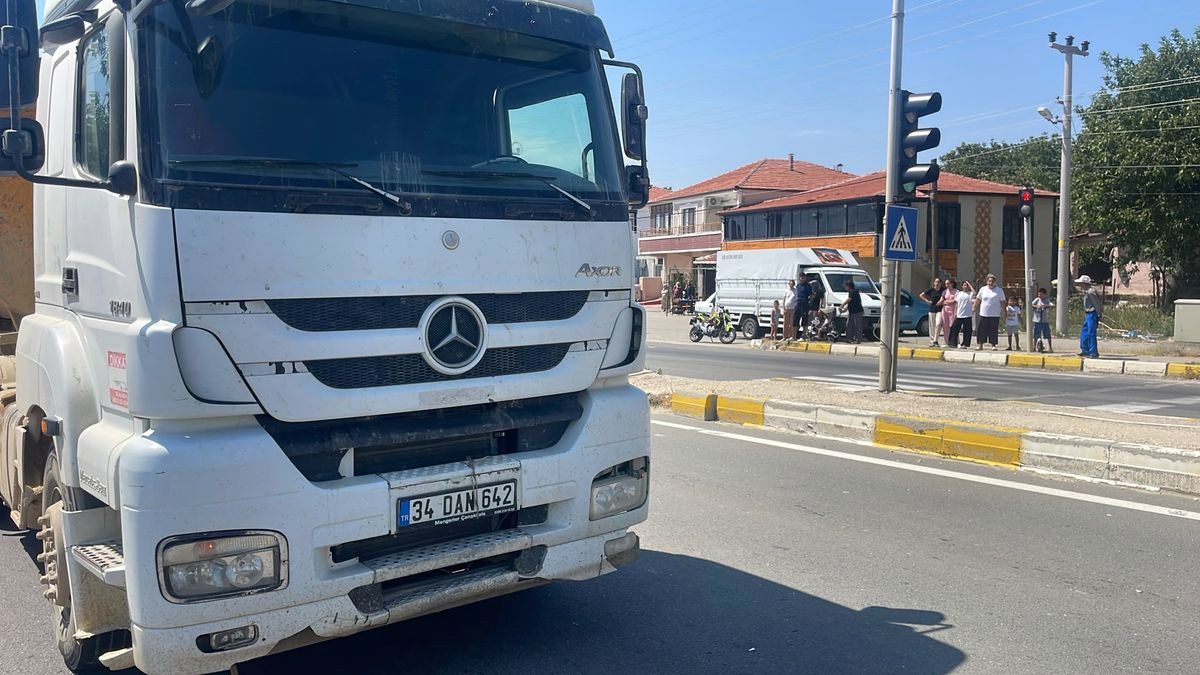 Keşan'da Hafriyat Kamyonu Yayaya Çarptı: 85 Yaşındaki Hasan Engin Ağır Yaralandı