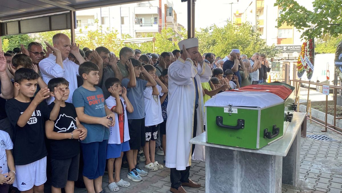 Komşu Dairedeki İlaçlama Zehirlenmesi: Yusuf Talha Çanlı Son Yolculuğuna Uğurlandı