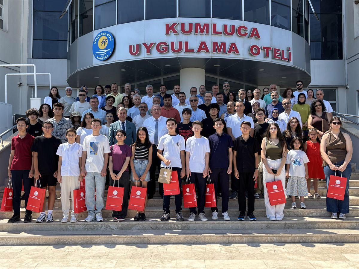 Kumluca'da LGS ve YKS Başarı Ödül Töreni Düzenlendi