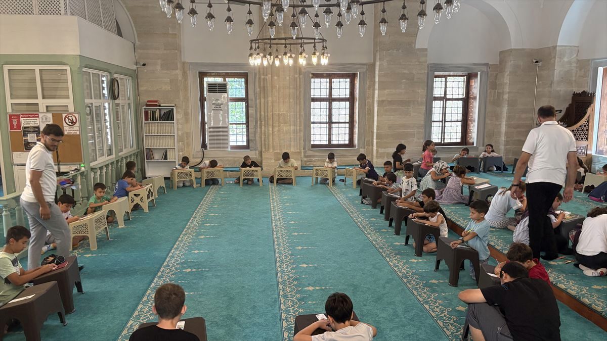 Kuran Kursu Öğrencilerinden Filistin'e Harçlık Bağışı