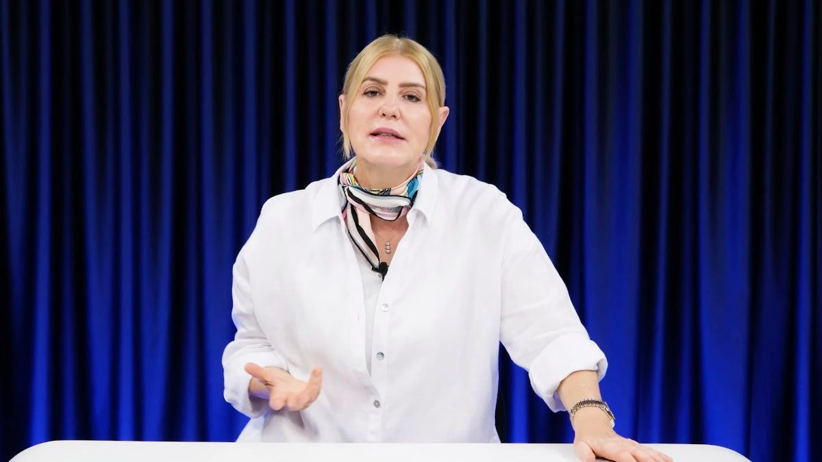 Sevda Türküsev'den seyirciye küfreden Bülent Ersoy'a: Madem o kadar hastaydın, niye sahneye çıktın