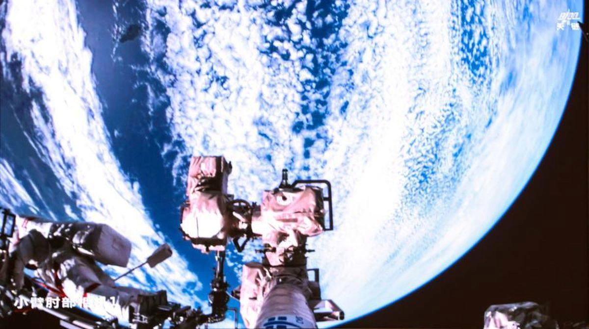 Shenzhou-23 mürettebatı ilk uzay yürüyüşünü tamamladı