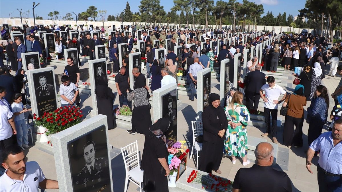 Azerbaycan'da 2. Karabağ Savaşı’nın 6. yılında şehitler anıldı