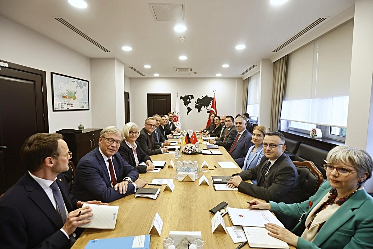 Dışişleri Bakan Yardımcısı Özel, Almanya Federal İçişleri Bakanlığı Devlet Sekreteri Engelke ile görüştü