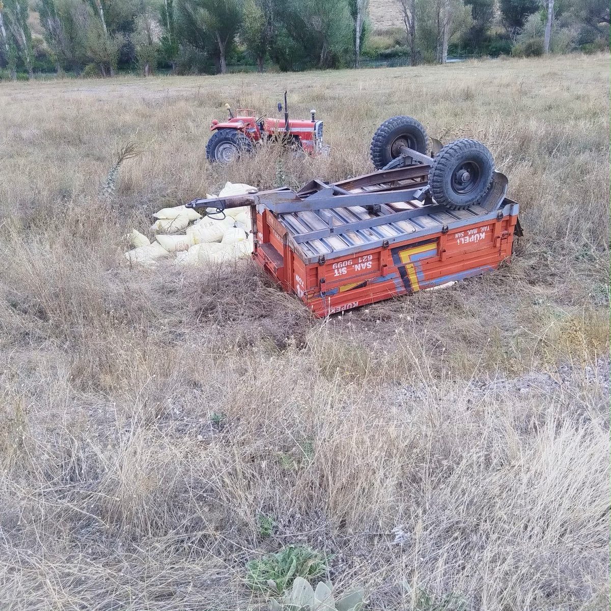 Kayseri Tomarza'da traktör şarampole devrildi, sürücü hayatını kaybetti