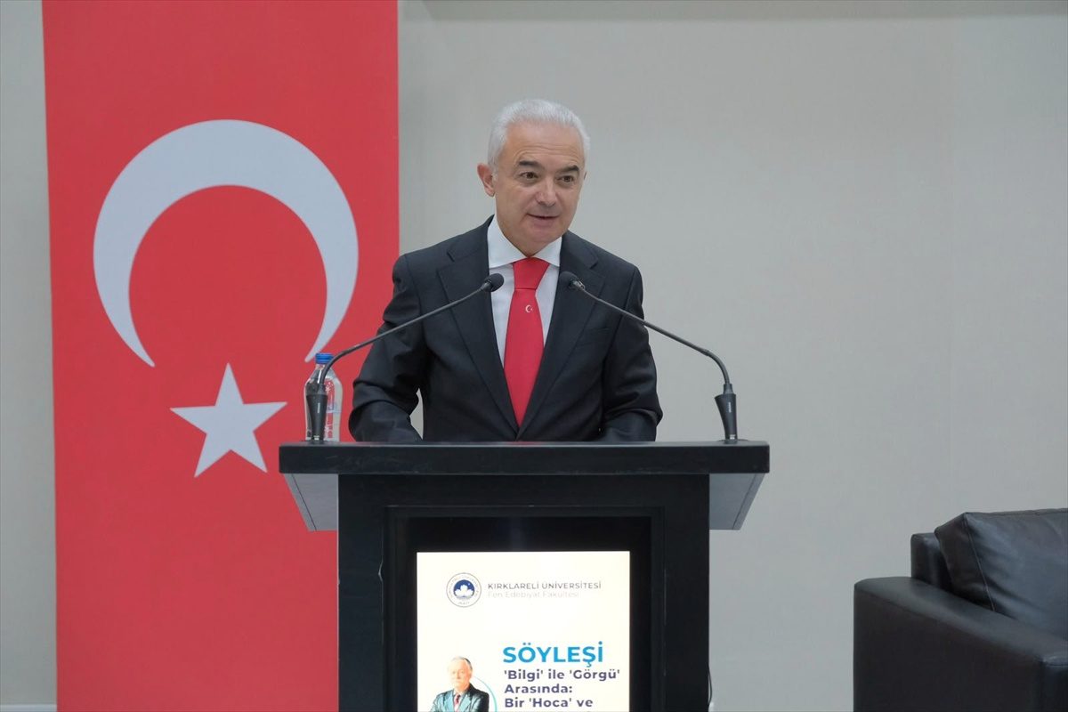 Kırklareli Üniversitesi'nde Teoman Duralı konferansında Vali Turan konuştu