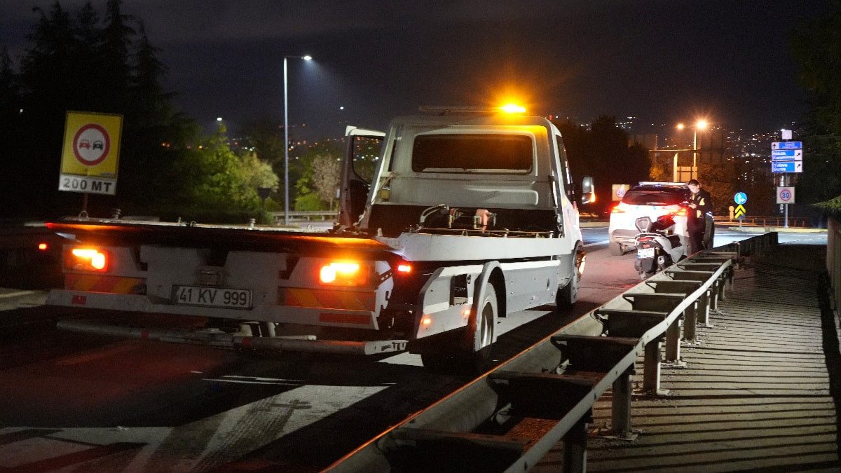 Kocaeli'de bariyerlere çarpan motosikletin sürücüsü hayatını kaybetti