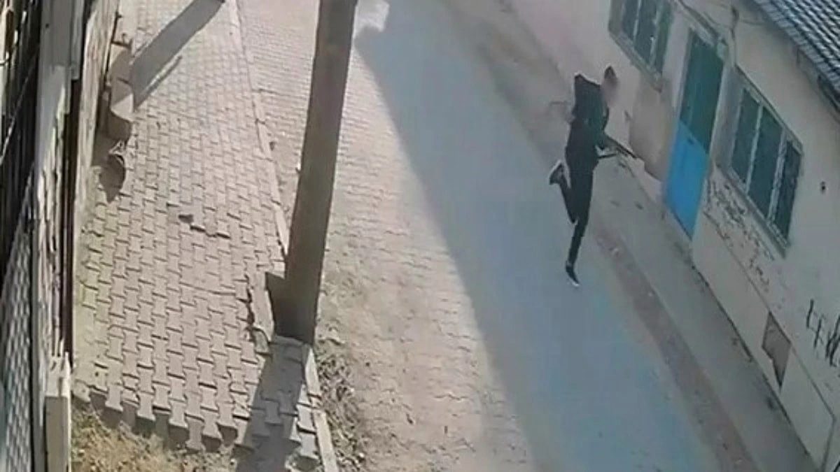 Manisa'da okul yakınındaki saldırıda gözaltına alınan 10 şüpheli adliyeye sevk edildi