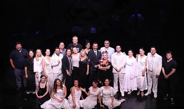 Muammer Karaca Tiyatrosu "İlk Temsil" oyunuyla kapılarını sanatseverlere açtı