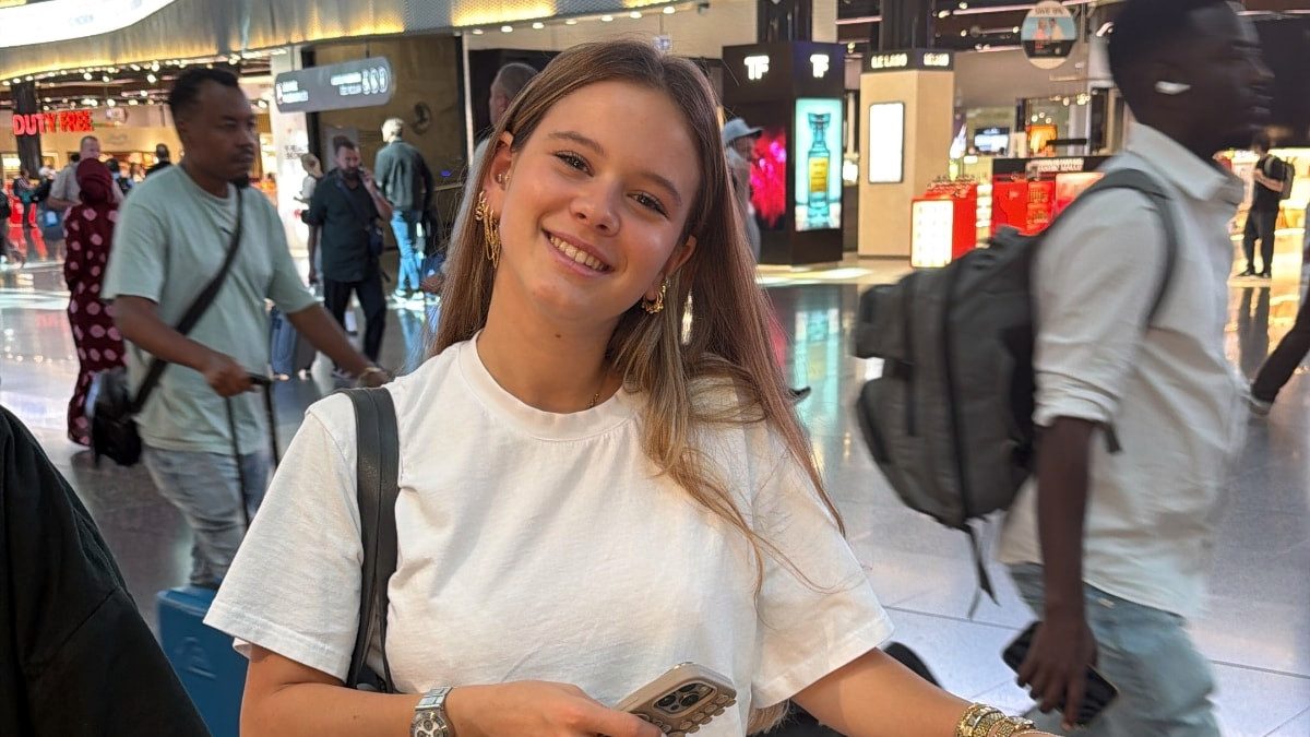 Pınar Altuğ kızı Su Atacan'ı Londra'ya yolladı