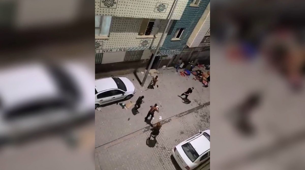 Şanlıurfa Ruha Mahallesi'nde iki grup arasındaki kavgada 2 kişi yaralandı