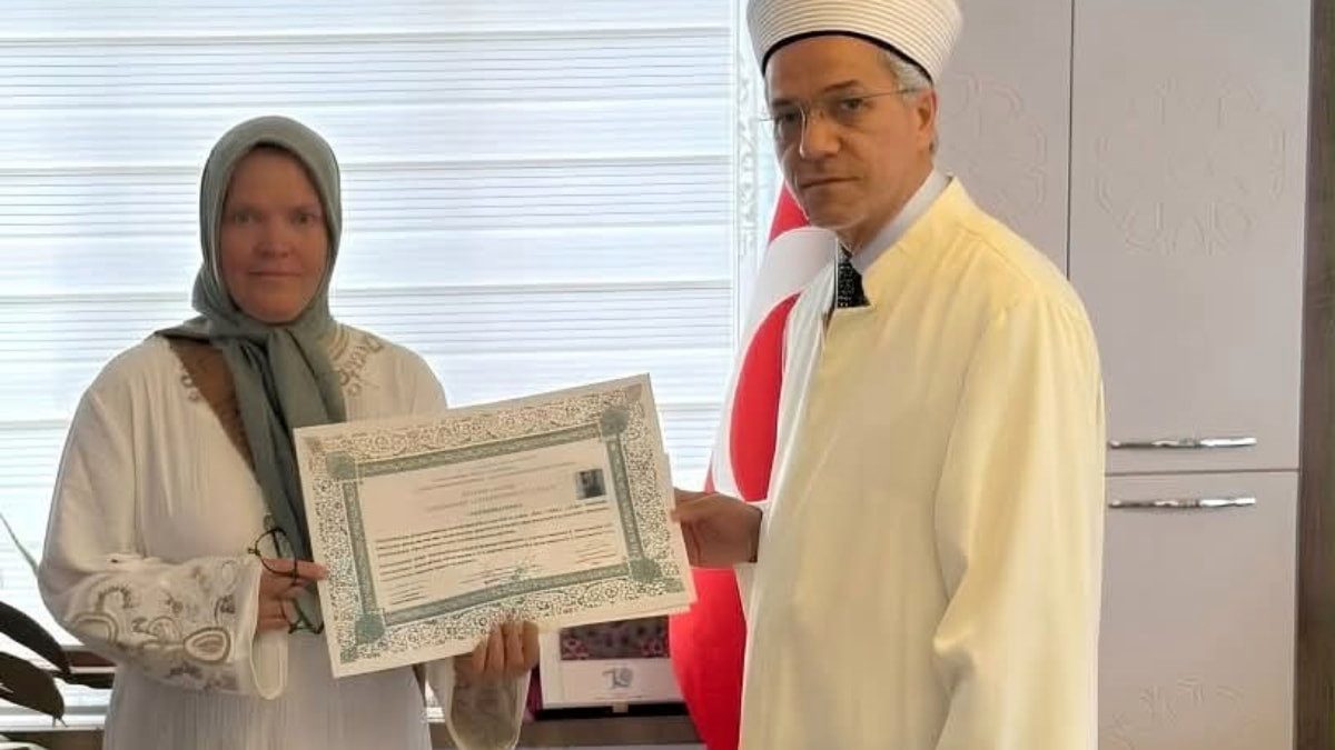 Alman kadın arkadaşlarından etkilendi: Antalya'da Müslüman oldu