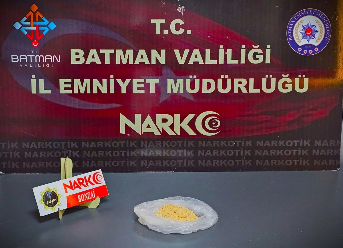 Batman'da 2 zanlı, üst aramasında uyuşturucu ele geçirilmesiyle tutuklandı