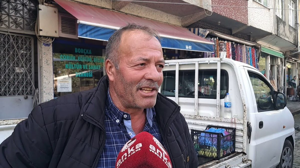Borçka'da emekli, 25 bin 300 liralık aylığının 10 gün yettiğini söyledi
