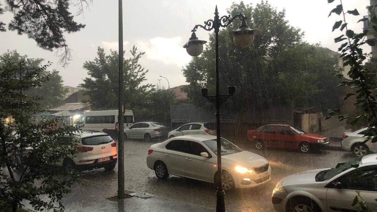 Erzincan'da dolu etkili oldu
