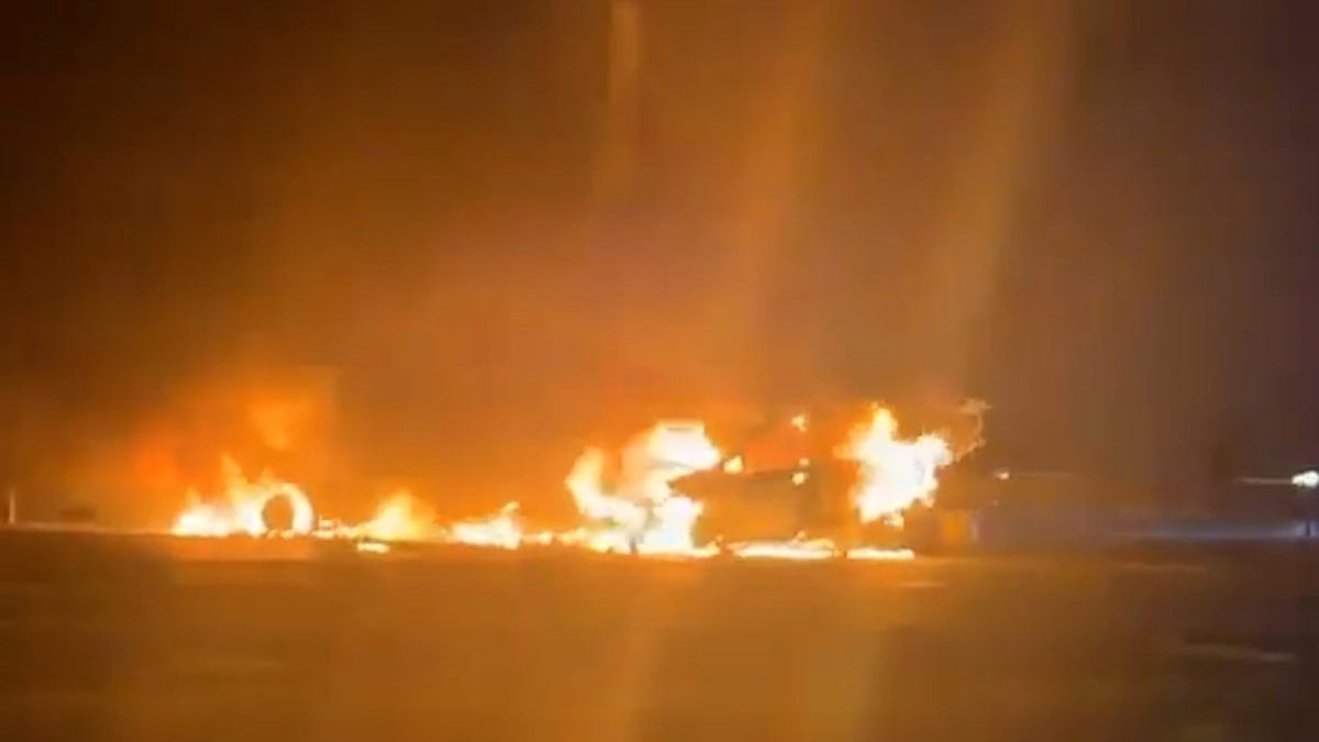İstanbul'da trafik kazasının ardından 2 otomobil alev topuna döndü