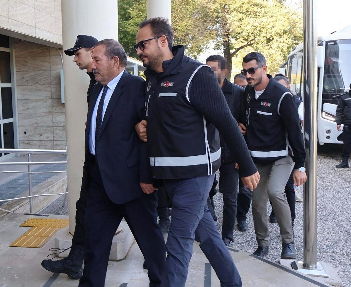 Milas Belediyesi'ne vekalet, tutuklanan Topuz'un yerine Mehmet Murat Yazar'a verildi