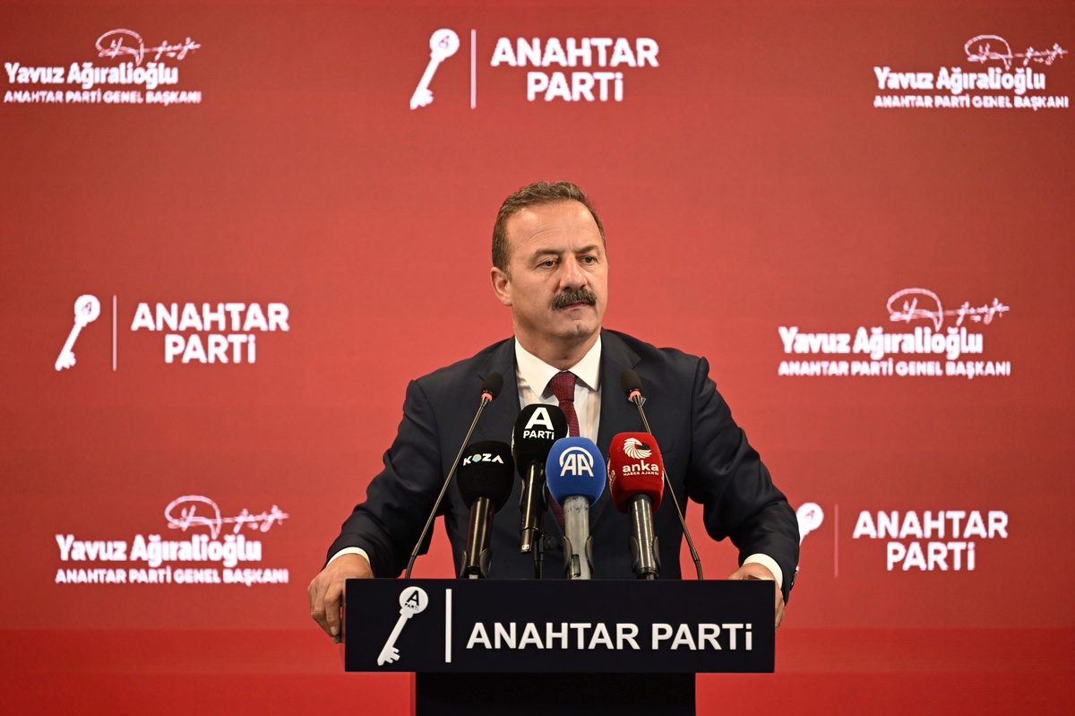 Yavuz Ağıralioğlu, Ankara'nın başkent oluşunun 103. yıl dönümünü kutladı