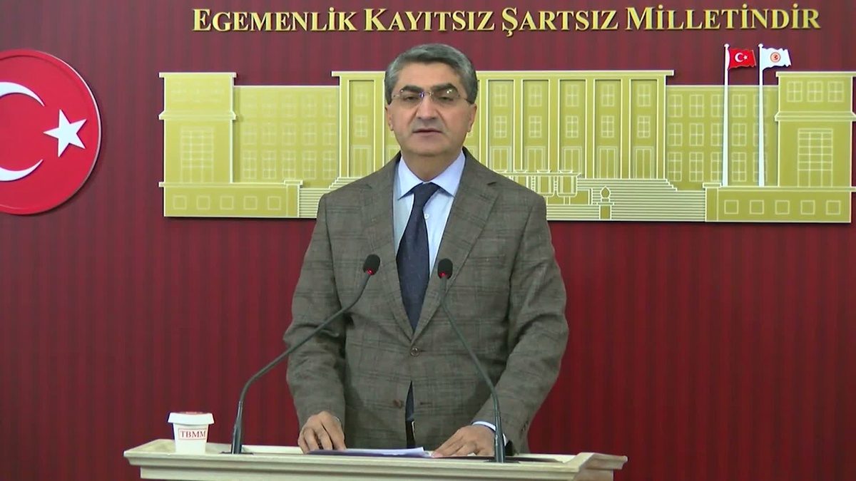 Yeni Yol Grup Başkanı Ekmen, Mersin çiftçisinin ürününü dalında bıraktığını söyledi