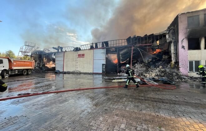 Kayseri’de keçe fabrikasında yangın