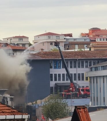 İstanbul’da depo yangını