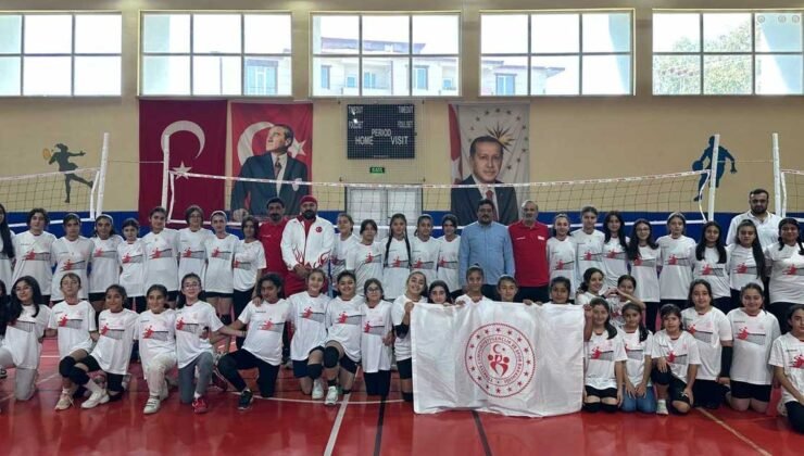 Türkiye’nin 37. Fabrika Voleybolu Kars’ta açıldı