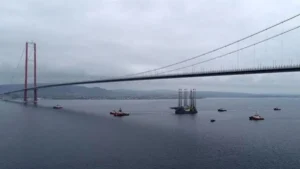 Çanakkale Boğazı’nda gemi arızası trafiği durdurdu