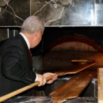 Konya Valisi İbrahim Akın tahinli pide yaptı