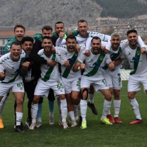 Amasyaspor, evinde 3 puanı 3 golle aldı