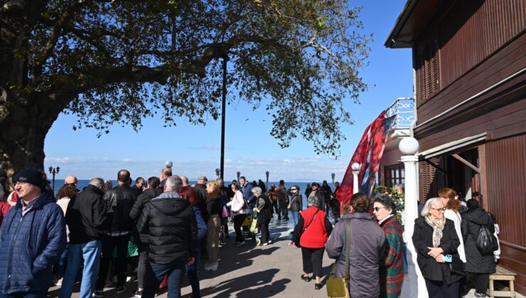 10 Kasım’da Yürüyen Köşk’e yoğun ilgi