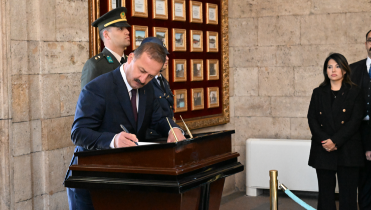 Anahtar Parti, Anıtkabir’i ziyaret etti