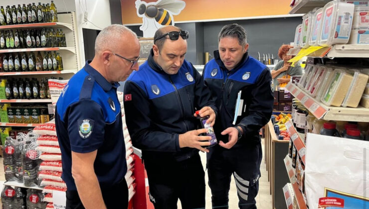 Antalya’da bir AVM’de pekmezin son kullanma tarihi gizlendi